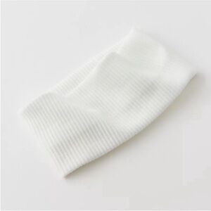 New! Urban Outfitters White Ribbed Soft Headband NWOT